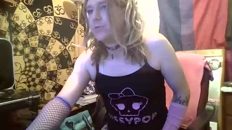 Snapshot of futant chatting on May 23, 12:38 am Futah CD online show from May 23, 12:38 am