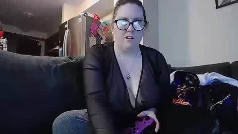 fuzzypeaches87 online show from January 8, 4:59 am