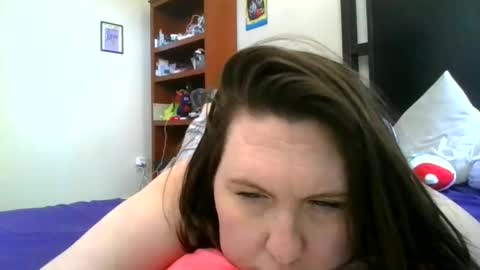 fuzzypeaches87 online show from March 1, 4:31 pm