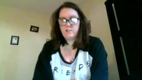 fuzzypeaches87 online show from March 20, 4:23 pm