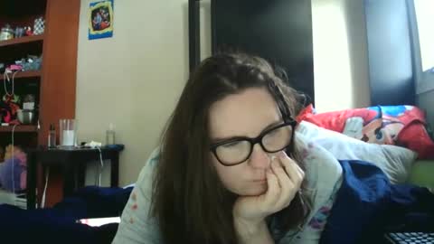 Snapshot of fuzzypeaches87 chatting on May 3, 3:40 pm fuzzypeaches87 online show from May 3, 3:40 pm