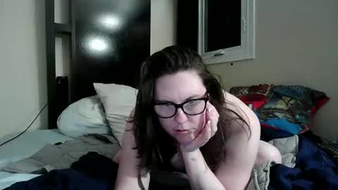 Snapshot of fuzzypeaches87 chatting on May 4, 4:19 am fuzzypeaches87 online show from May 4, 4:19 am
