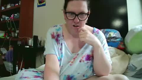 Snapshot of fuzzypeaches87 chatting on May 6, 4:12 pm fuzzypeaches87 online show from May 6, 4:12 pm