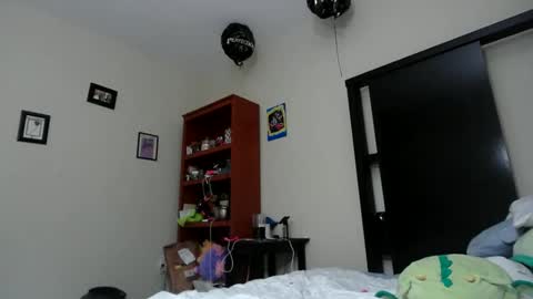 Snapshot of fuzzypeaches87 chatting on May 15, 1:12 am fuzzypeaches87 online show from May 15, 1:12 am