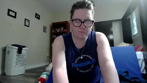 Snapshot of fuzzypeaches87 chatting on May 23, 3:16 pm fuzzypeaches87 online show from May 23, 3:16 pm