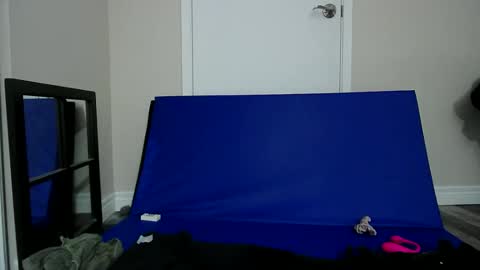 Snapshot of fuzzypeaches87 chatting on May 25, 5:46 am fuzzypeaches87 online show from May 25, 5:46 am