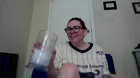 Snapshot of fuzzypeaches87 chatting on May 28, 3:53 pm fuzzypeaches87 online show from May 28, 3:53 pm