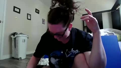 Snapshot of fuzzypeaches87 chatting on June 7, 7:17 pm fuzzypeaches87 online show from June 7, 7:17 pm