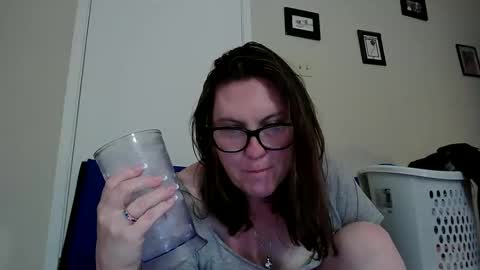Snapshot of fuzzypeaches87 chatting on June 11, 2:22 am fuzzypeaches87 online show from June 11, 2:22 am