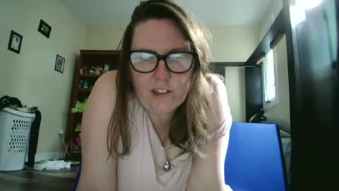 Snapshot of fuzzypeaches87 chatting on June 11, 4:49 pm fuzzypeaches87 online show from June 11, 4:49 pm