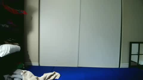 fuzzypeaches87 online show from June 17, 3:35 pm