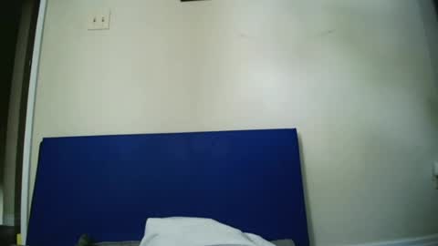 fuzzypeaches87 online show from June 19, 2:43 pm