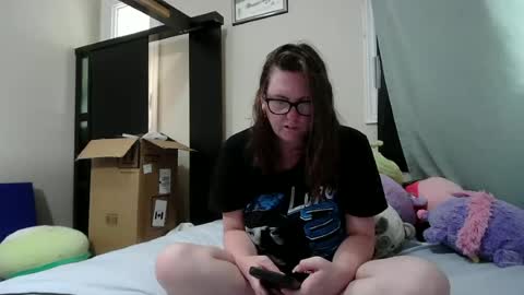 fuzzypeaches87 online show from July 19, 5:05 pm