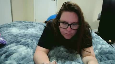 fuzzypeaches87 online show from July 24, 4:27 pm