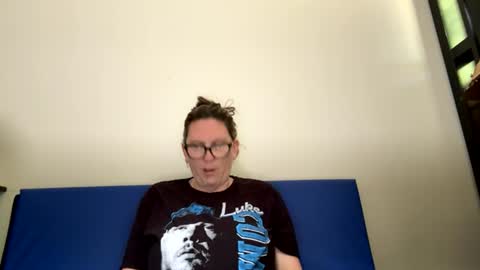 fuzzypeaches87 online show from July 30, 7:24 pm