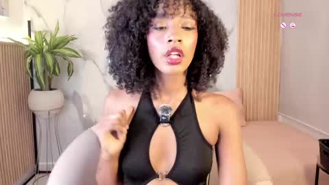 Snapshot of fyre_divine chatting on May 19, 11:05 am Independent model online show from May 19, 11:05 am