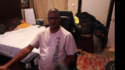 Snapshot of fyrecontrol chatting on February 19, 2:12 am seldom seen online show from February 19, 2:12 am