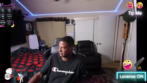 Snapshot of fyrecontrol chatting on November 17, 1:33 am seldom seen online show from November 17, 1:33 am