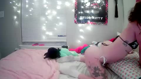 Snapshot of g0recreep chatting on September 24, 4:27 am g0recreep online show from September 24, 4:27 am