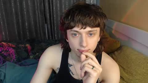 Snapshot of g1vememoney chatting on November 15, 9:43 pm Ian online show from November 15, 9:43 pm