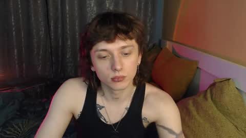 Snapshot of g1vememoney chatting on November 25, 12:43 am Ian online show from November 25, 12:43 am