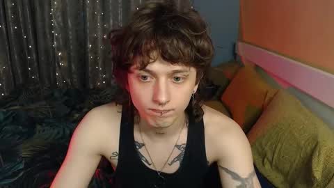 Snapshot of g1vememoney chatting on December 15, 10:36 pm Ian online show from December 15, 10:36 pm