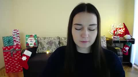 Snapshot of gabby_di chatting on January 2, 12:03 pm Jaklin online show from January 2, 12:03 pm