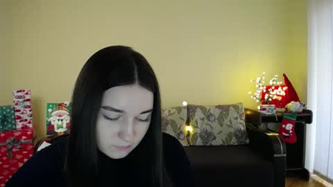 Snapshot of gabby_di chatting on January 7, 9:18 am Jaklin online show from January 7, 9:18 am