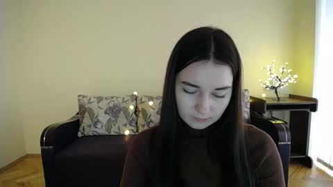 Snapshot of gabby_di chatting on January 12, 9:19 am Jaklin online show from January 12, 9:19 am