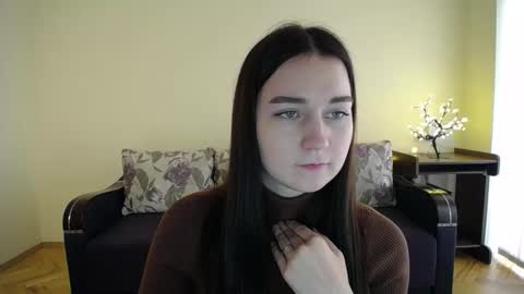 Snapshot of gabby_di chatting on January 12, 12:23 pm Jaklin online show from January 12, 12:23 pm