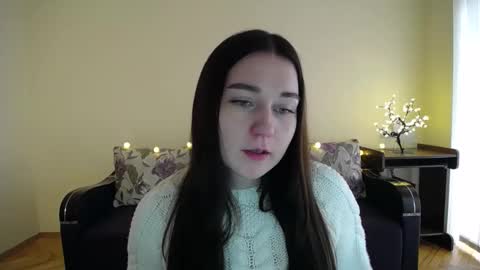 Snapshot of gabby_di chatting on January 15, 9:02 am Jaklin online show from January 15, 9:02 am