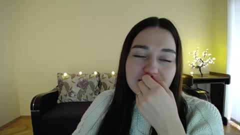 Snapshot of gabby_di chatting on January 15, 12:04 pm Jaklin online show from January 15, 12:04 pm