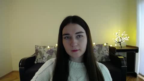 Snapshot of gabby_di chatting on February 5, 9:15 am Jaklin online show from February 5, 9:15 am