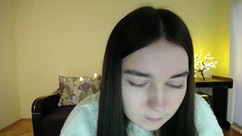 Snapshot of gabby_di chatting on February 5, 12:17 pm Jaklin online show from February 5, 12:17 pm