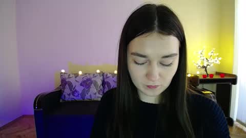 Snapshot of gabby_di chatting on February 9, 12:30 pm Jaklin online show from February 9, 12:30 pm