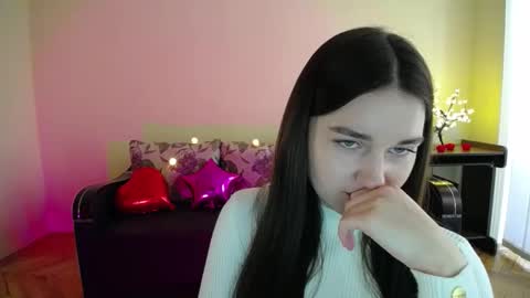 Snapshot of gabby_di chatting on March 5, 12:11 pm Jaklin online show from March 5, 12:11 pm