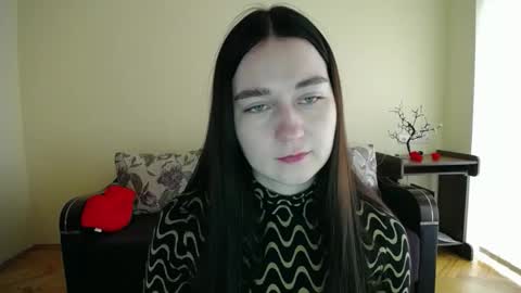 Snapshot of gabby_di chatting on November 15, 9:28 am Jaklin online show from November 15, 9:28 am