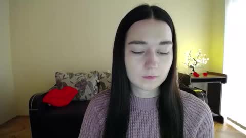 Snapshot of gabby_di chatting on December 4, 9:40 am Jaklin online show from December 4, 9:40 am