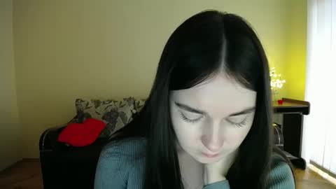 Snapshot of gabby_di chatting on December 5, 9:29 am Jaklin online show from December 5, 9:29 am