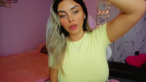 Snapshot of gabby_prieto chatting on June 19, 1:32 am Gaby online show from June 19, 1:32 am