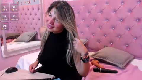 Gaby Santos online show from February 28, 12:50 pm