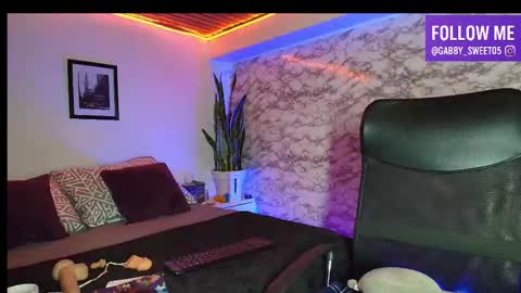 Snapshot of gabby_sweet5 chatting on November 15, 5:27 am Gabby Sweet online show from November 15, 5:27 am