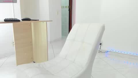 Snapshot of gabbygrey1 chatting on December 20, 7:21 pm Gabby Grey online show from December 20, 7:21 pm