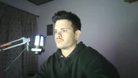 DonNadie online show from May 5, 1:02 am