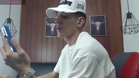 Snapshot of gaboreyes1 chatting on March 3, 4:25 am Gabo online show from March 3, 4:25 am