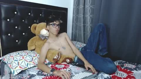 gabriel_x18 online show from February 2, 4:11 am