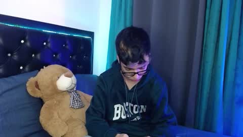 gabriel_x18 online show from February 15, 5:04 am