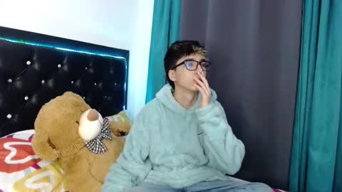 gabriel_x18 online show from February 16, 4:41 am