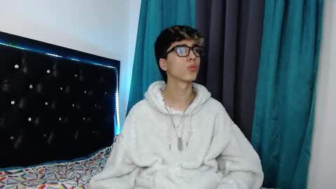 gabriel_x18 online show from February 26, 5:50 am