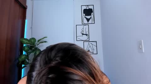 Snapshot of gaby_girl chatting on December 4, 11:24 pm online show from December 4, 11:24 pm